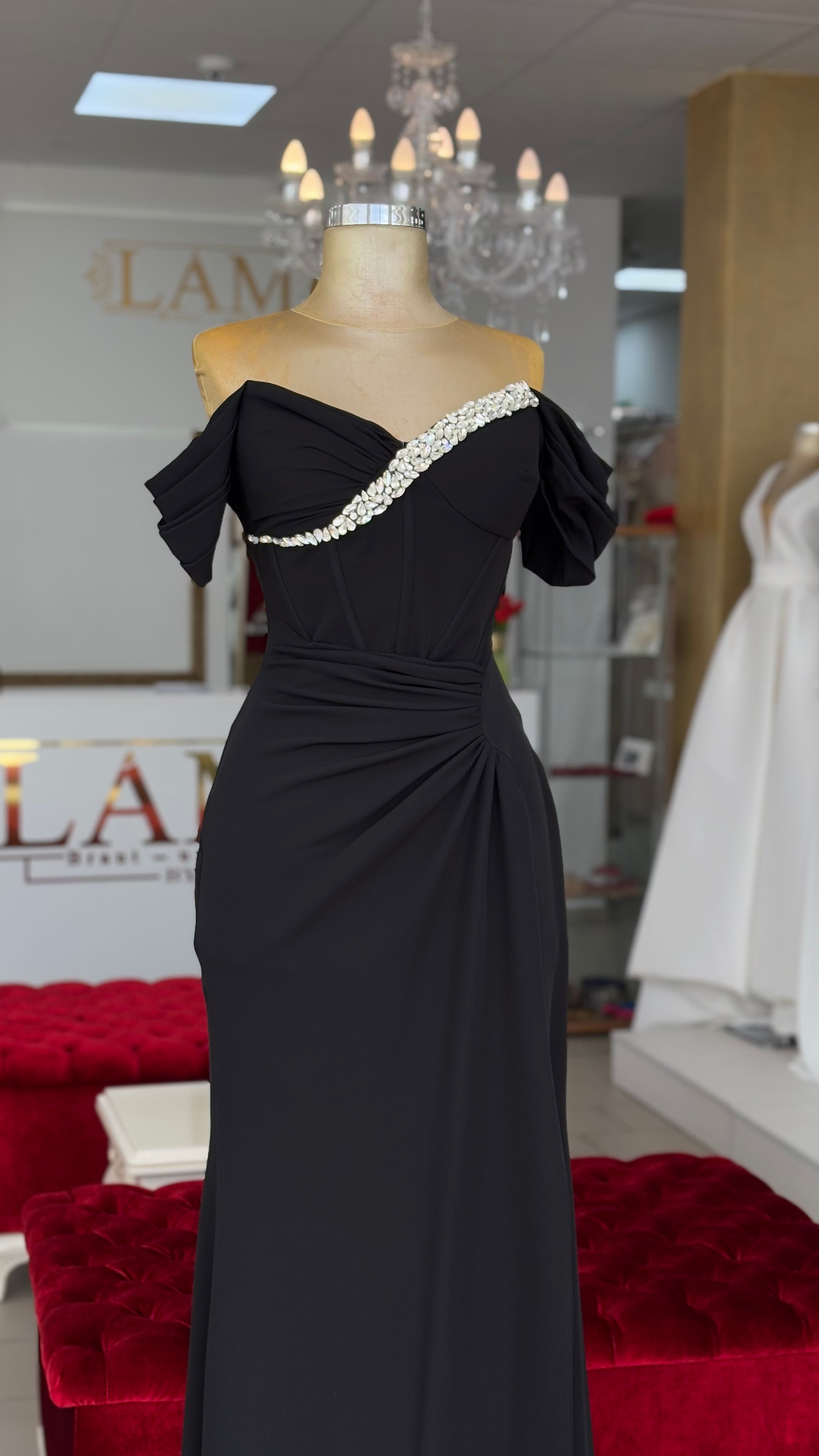 Elegantes Off-Shoulder-Abendkleid mit Schmuckdetail – C4988 in Blau – Ansicht 3 | Lamia Mode