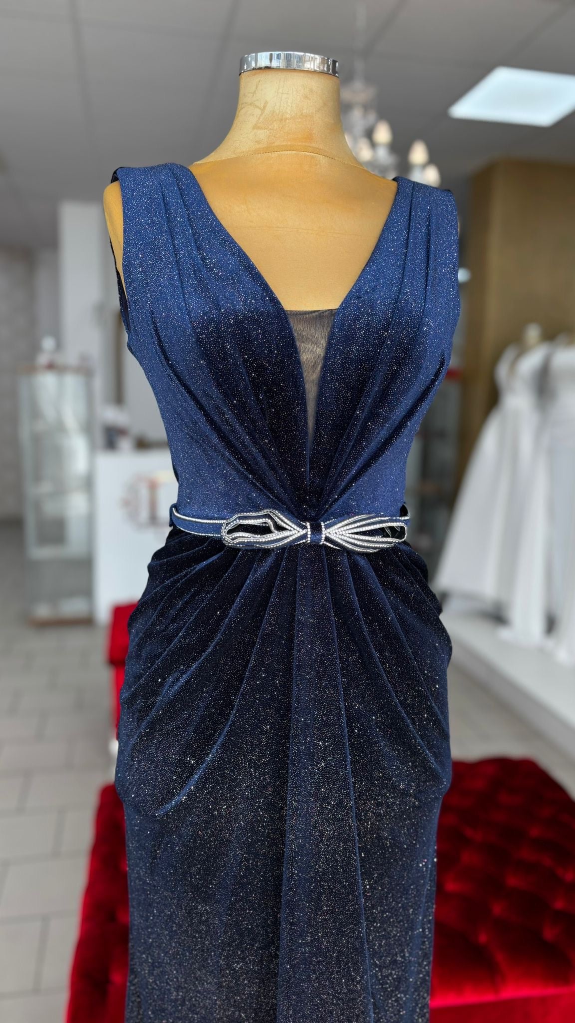 Elegantes Glanz-Abendkleid mit V-Ausschnitt – C4715 in Blau – Ansicht 6 | Lamia Mode