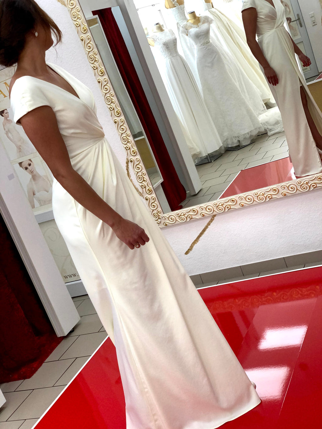 Standesamtkleid FK3326 – Satin und Beinschlitz in Creme – Ansicht 4 | Lamia Mode