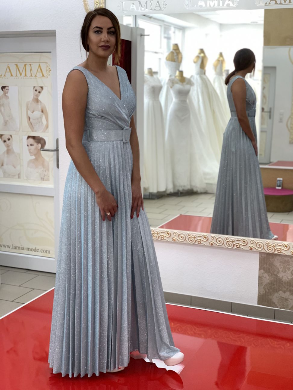 Abendkleid Plissiertes Abendkleid mit V-Ausschnitt und Gürtel FK3501 in Grau – Ansicht 1 | Lamia Mode