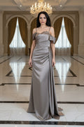 Elegantes Abendkleid mit Drapierung & Off-Shoulder-Design – M284 in Nerz – Ansicht 1 | Lamia Mode