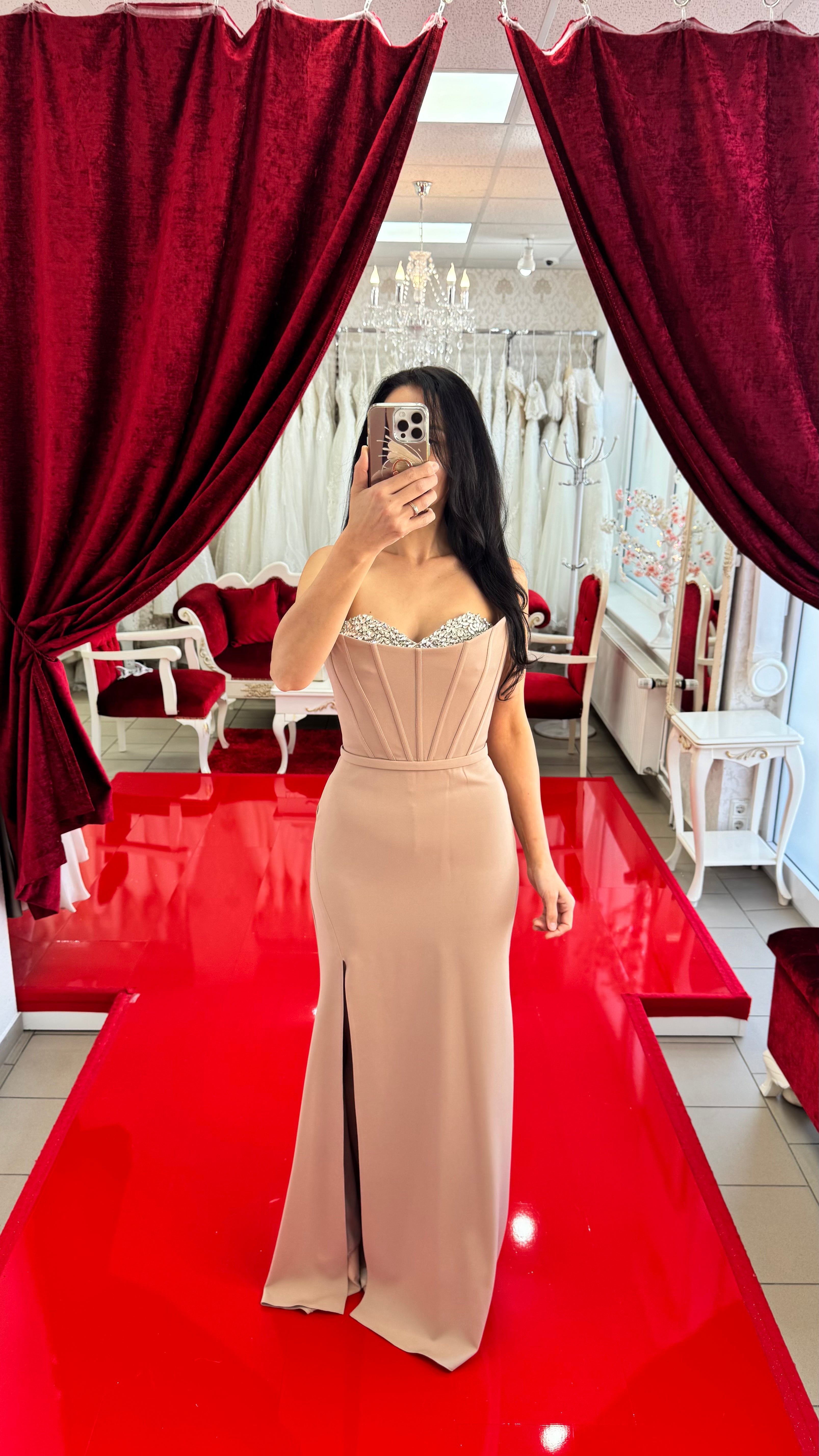Elegantes Abendkleid mit Corsagenoptik&Glitzerbesatz – C4952 in Nerz – Ansicht 2 | Lamia Mode