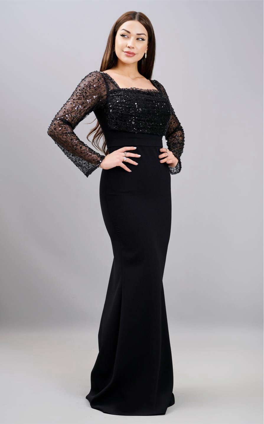 Abendkleid mit Perlenärmeln – Modell M361 in Schwarz – Ansicht 1 | Lamia Mode