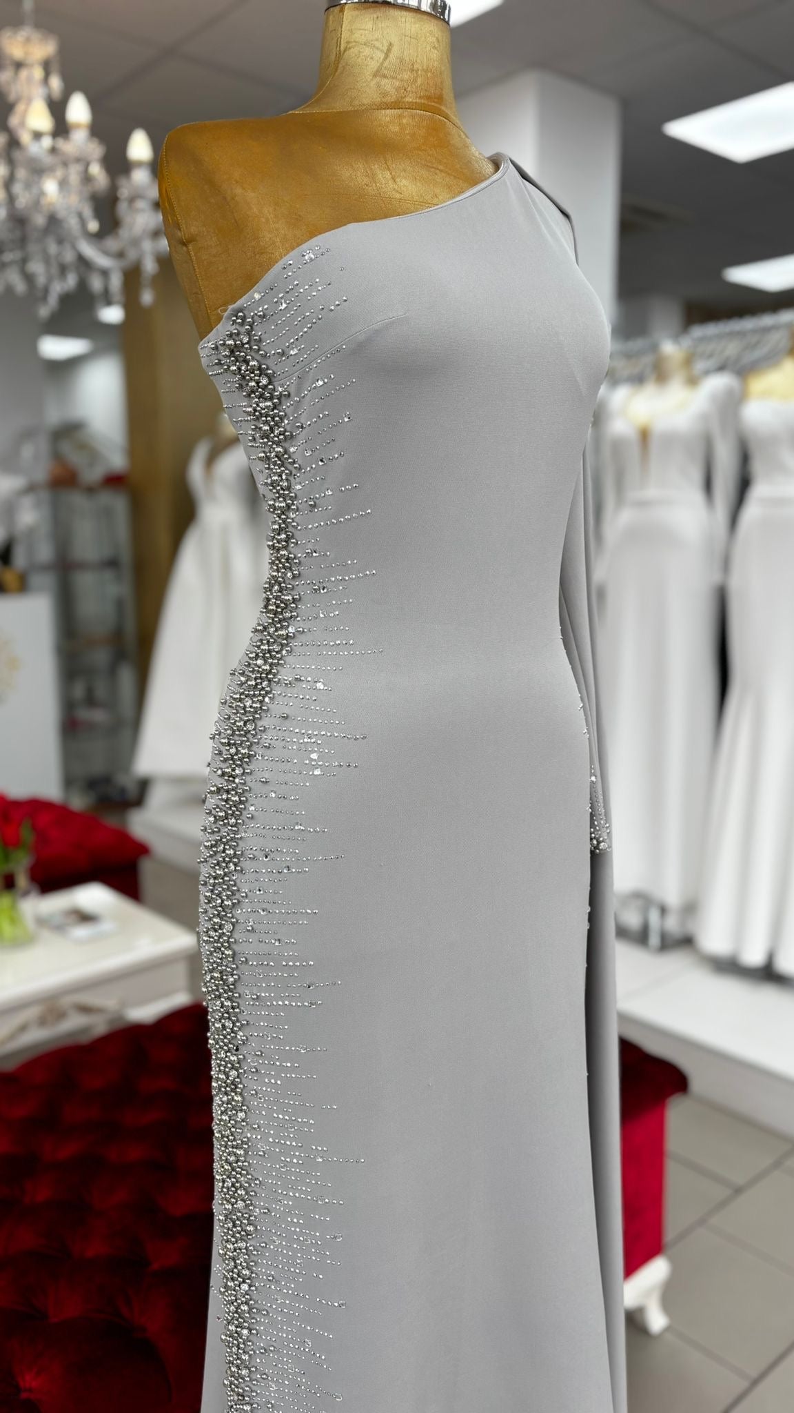 Elegantes One-Shoulder-Abendkleid mit Strassdetails – C4955 – Ansicht 5 | Lamia Mode