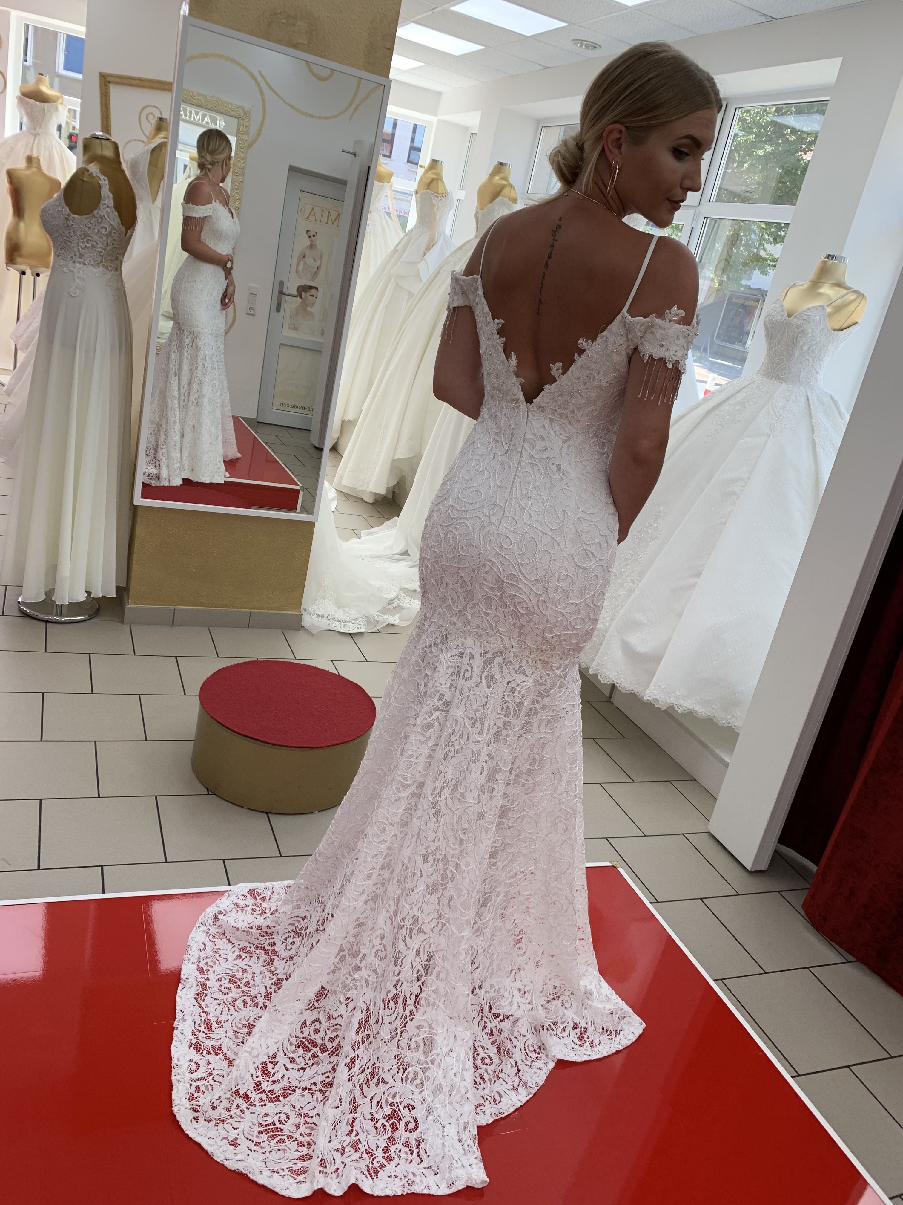Standesamtkleid FK9004 – Spitze und figurbetonte Passform – Ansicht 3 | Lamia Mode