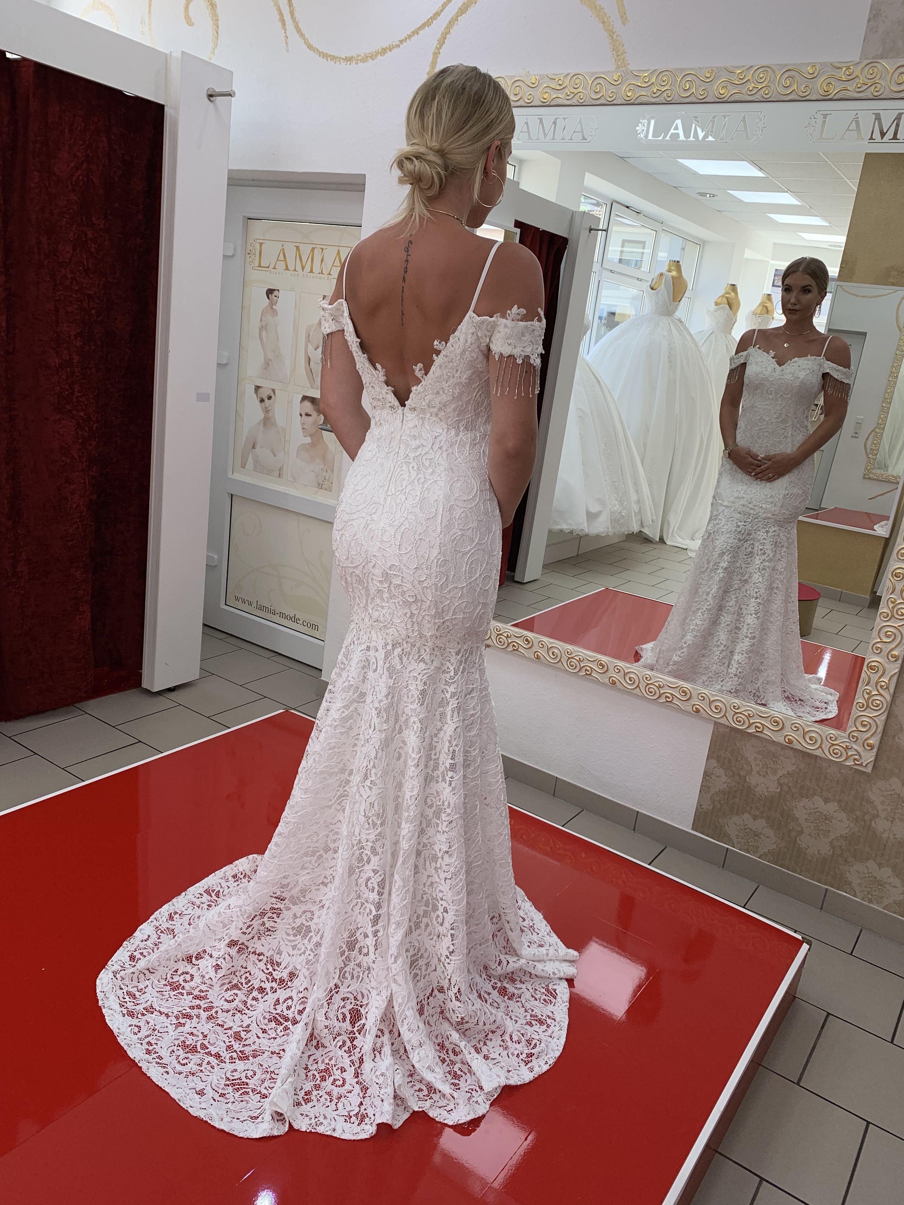 Standesamtkleid FK9004 – Spitze und figurbetonte Passform – Ansicht 2 | Lamia Mode
