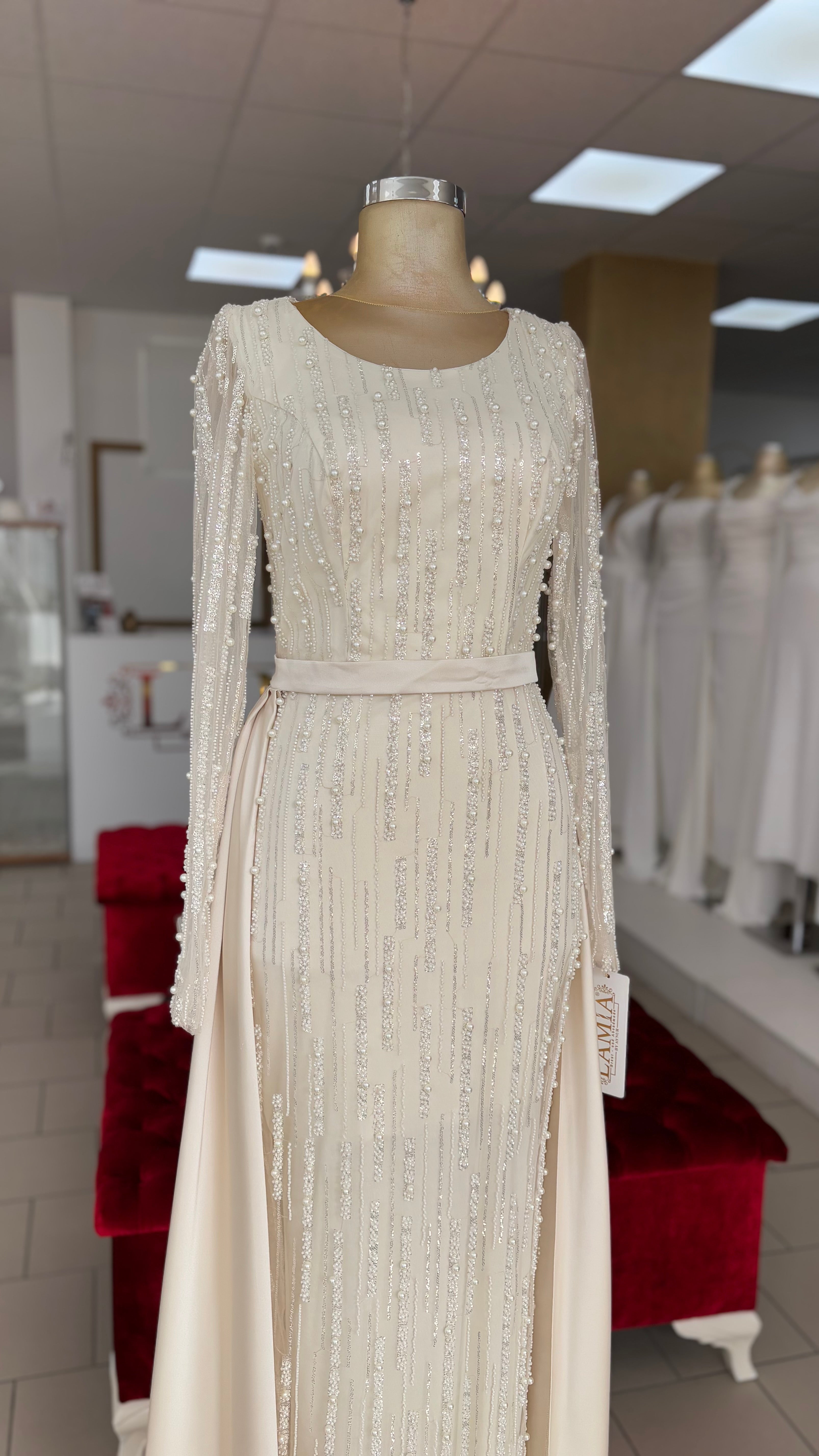 Standesamtkleid A588 – Perlen und Pailletten in Beige – Ansicht 3 | Lamia Mode