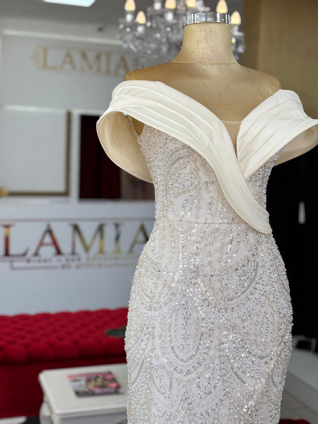 Elegantes Abendkleid mit Perlenstickerei – Modell C2130 in Mocca – Ansicht 9 | Lamia Mode