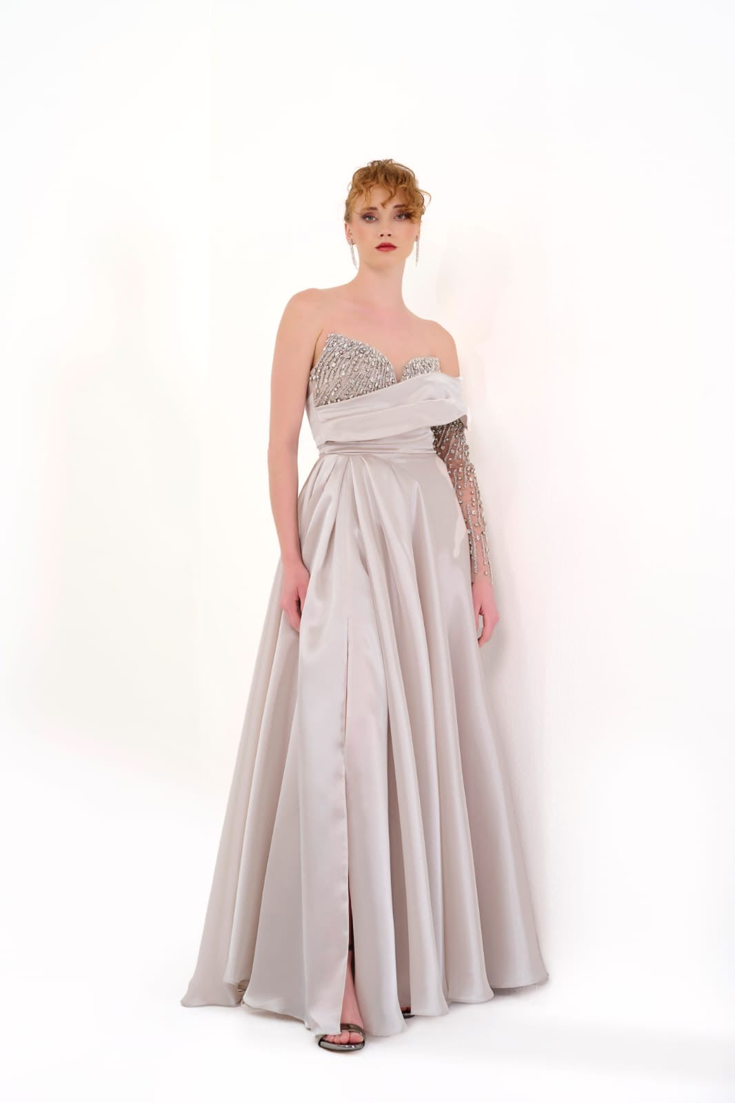 Elegantes Abendkleid mit One-Shoulder-Detail & Glanzakzenten / C4981 in puder – Ansicht 5 | Lamia Mode