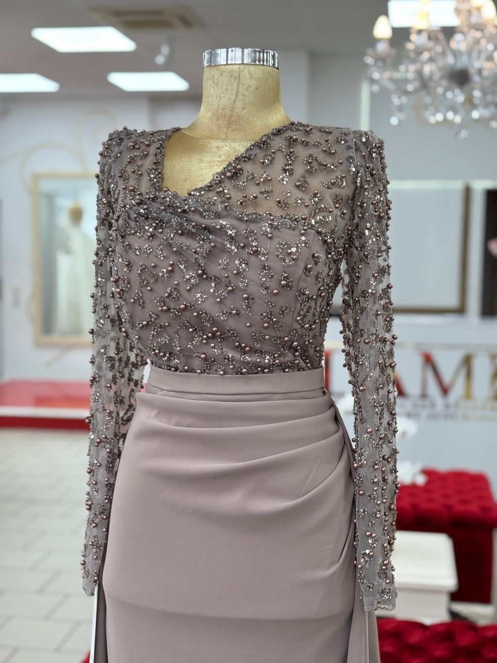 Abendkleid R7451 – Tüll und Schleppe in Nerz – Ansicht 5 | Lamia Mode