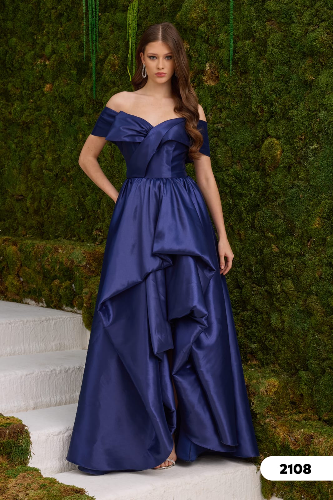 Abendkleid C2108 in Marineblau – Lamia Braut & Abendmode