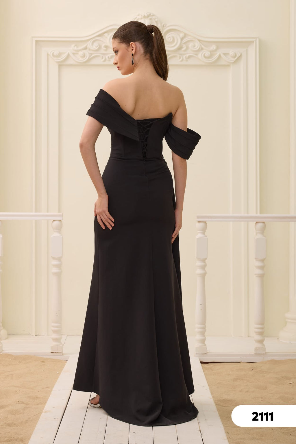 Elegantes Abendkleid mit Off-Shoulder-Design & Schlitz C2111 in Rot – Ansicht 5 | Lamia Mode