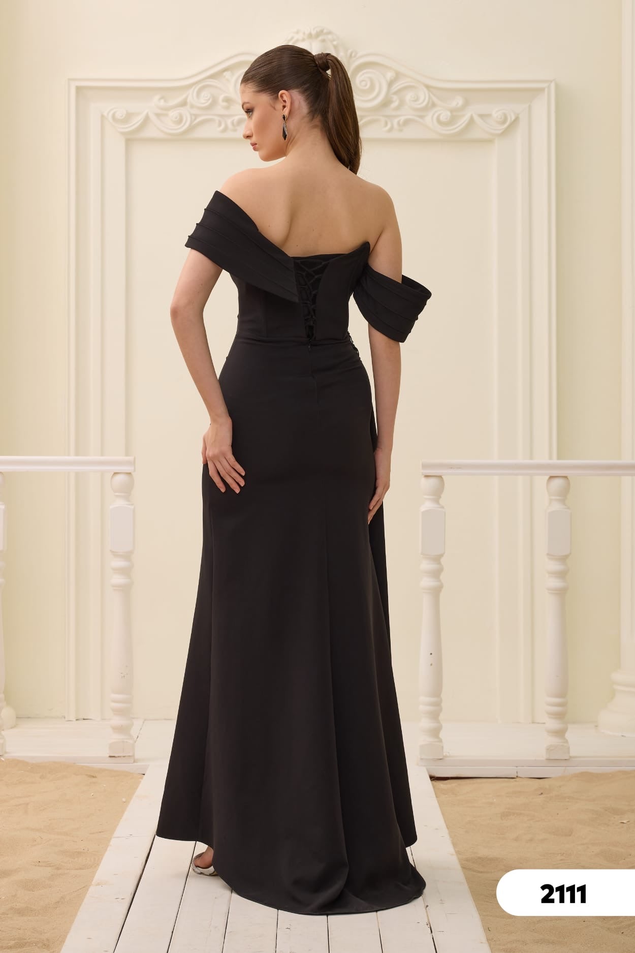 Elegantes Abendkleid mit Off-Shoulder-Design & Schlitz C2111 in Rot – Ansicht 5 | Lamia Mode