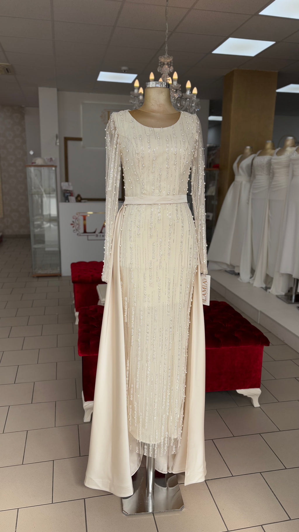 Standesamtkleid A588 – Perlen und Pailletten in Beige – Ansicht 2 | Lamia Mode