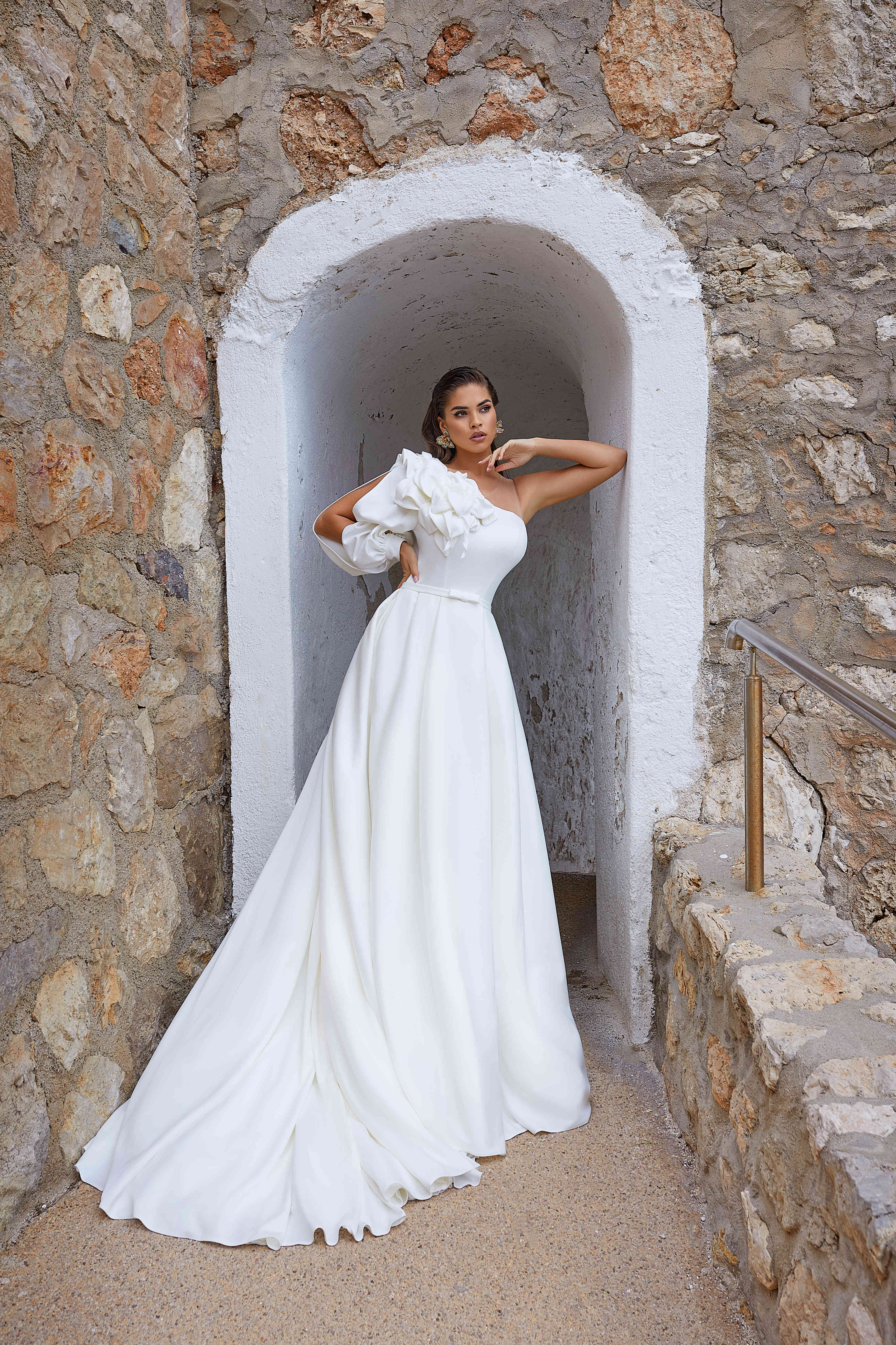 Brautkleid BERCIA in Ivory – Ansicht 1 | Lamia Mode
