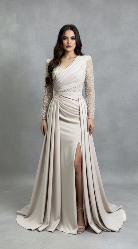Drapiertes Standesamtkleid mit Perlenärmeln & V-Ausschnitt – R7443 in Beige – Ansicht 1 | Lamia Mode