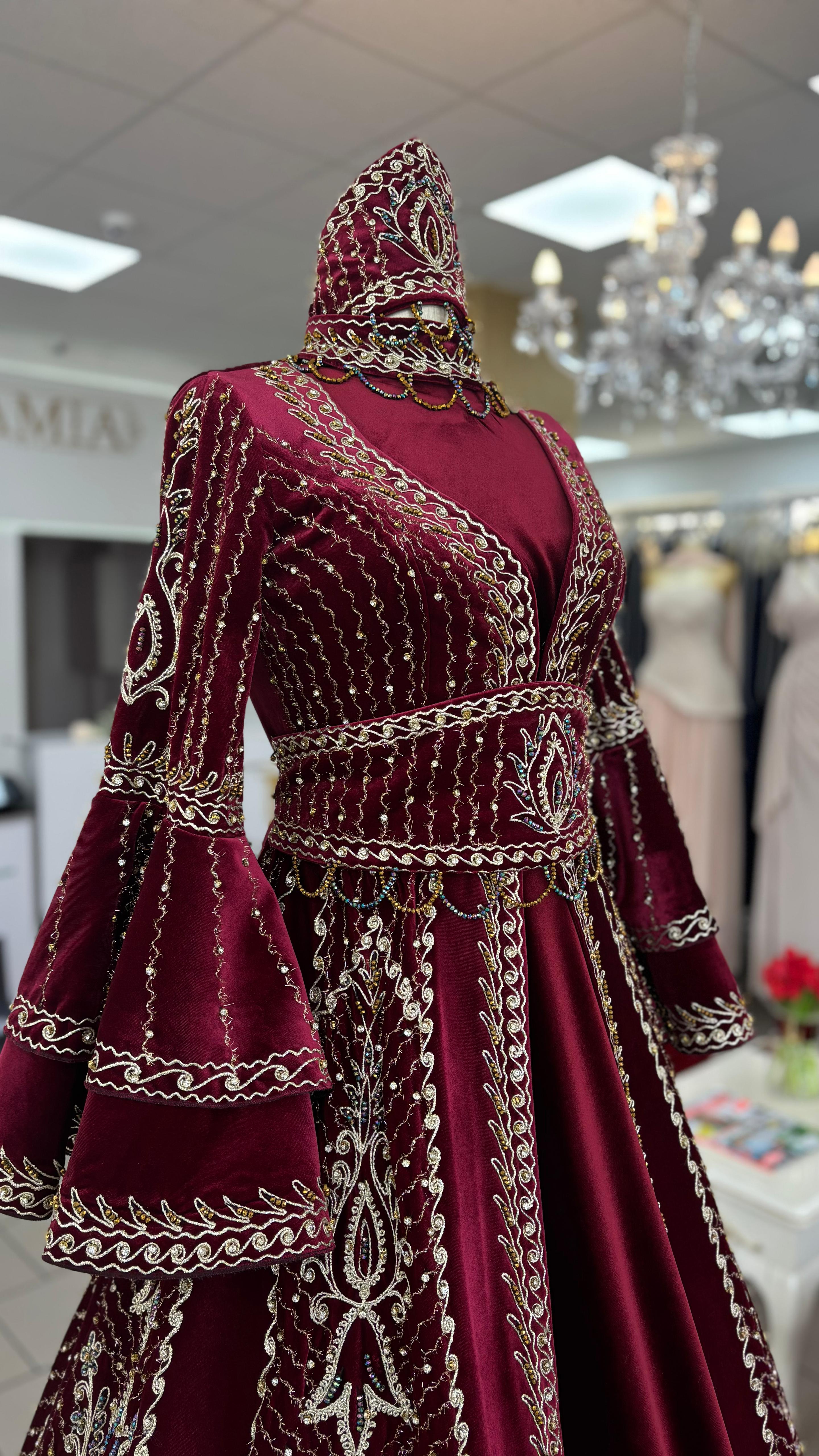 Kaftan „Sultan“ – Luxus Bindallı in Bordeaux mit Goldstickerei 4- Teilig in Bordeaux – Ansicht 2 | Lamia Mode