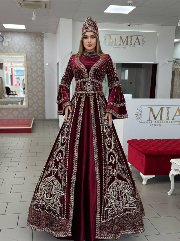 Kaftan „Sultan“ – Luxus Bindallı in Bordeaux mit Goldstickerei 4- Teilig in Bordeaux – Ansicht 1 | Lamia Mode