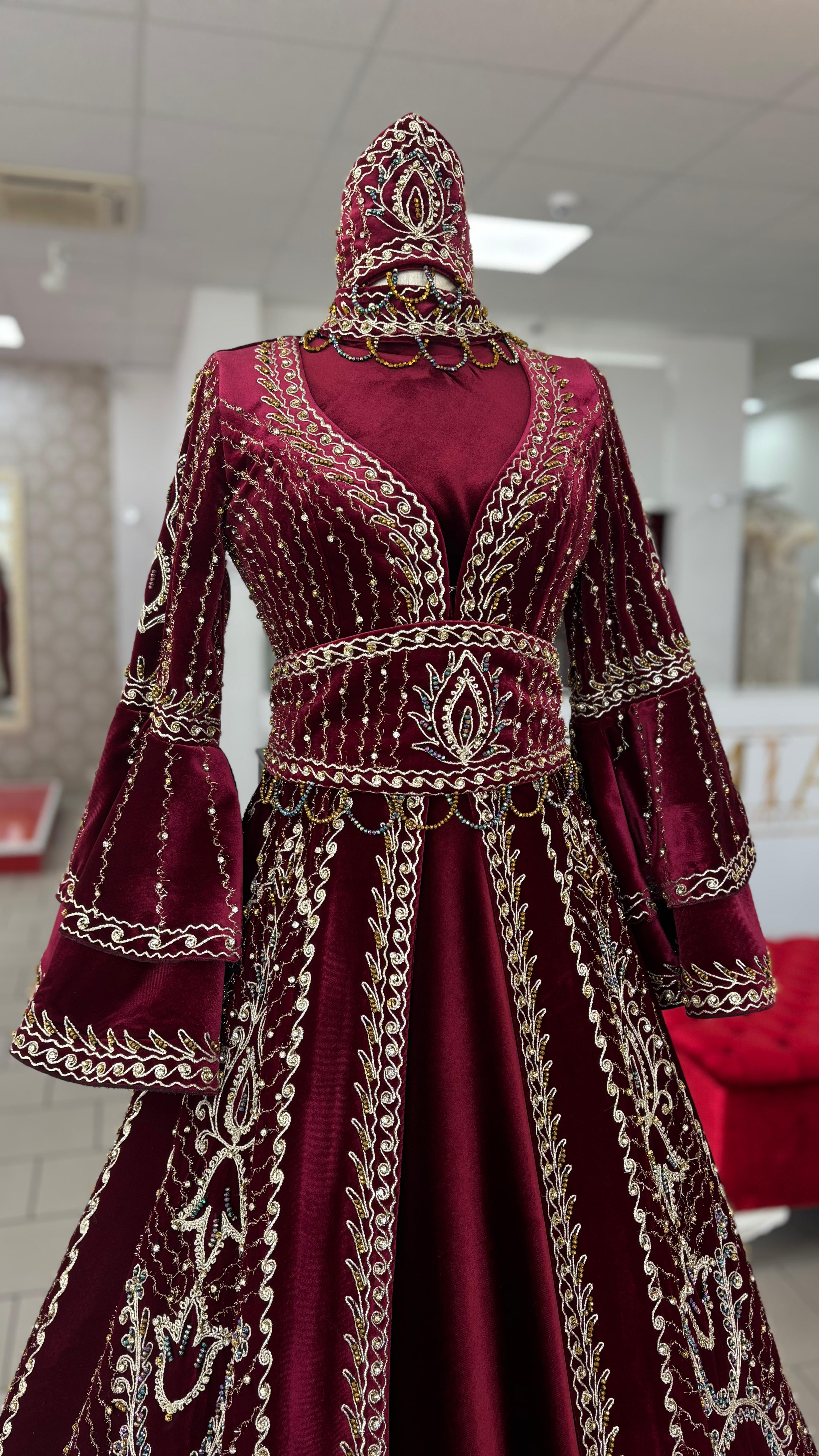 Kaftan „Sultan“ – Luxus Bindallı in Bordeaux mit Goldstickerei 4- Teilig in Bordeaux – Ansicht 3 | Lamia Mode