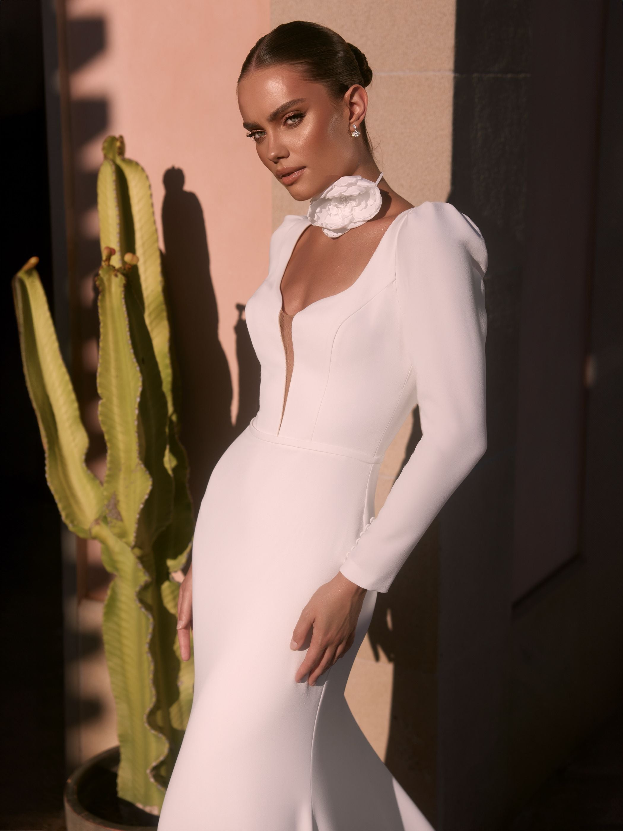 Brautkleid – Standesamtkleid Nigrina – Meerjungfrau-Silhouette und Schleppe in Creme – Ansicht 3 | Lamia Mode