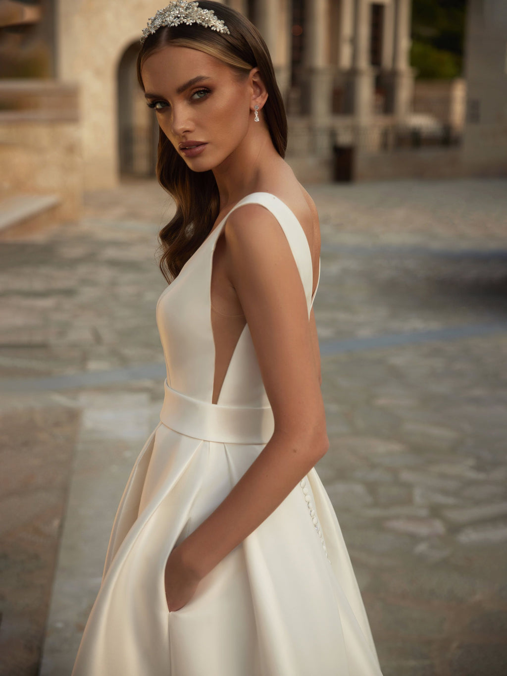 Prinzessinnen-Brautkleid OPAL – Mikado und Prinzessinnen-Silhouette in Creme – Ansicht 4 | Lamia Mode