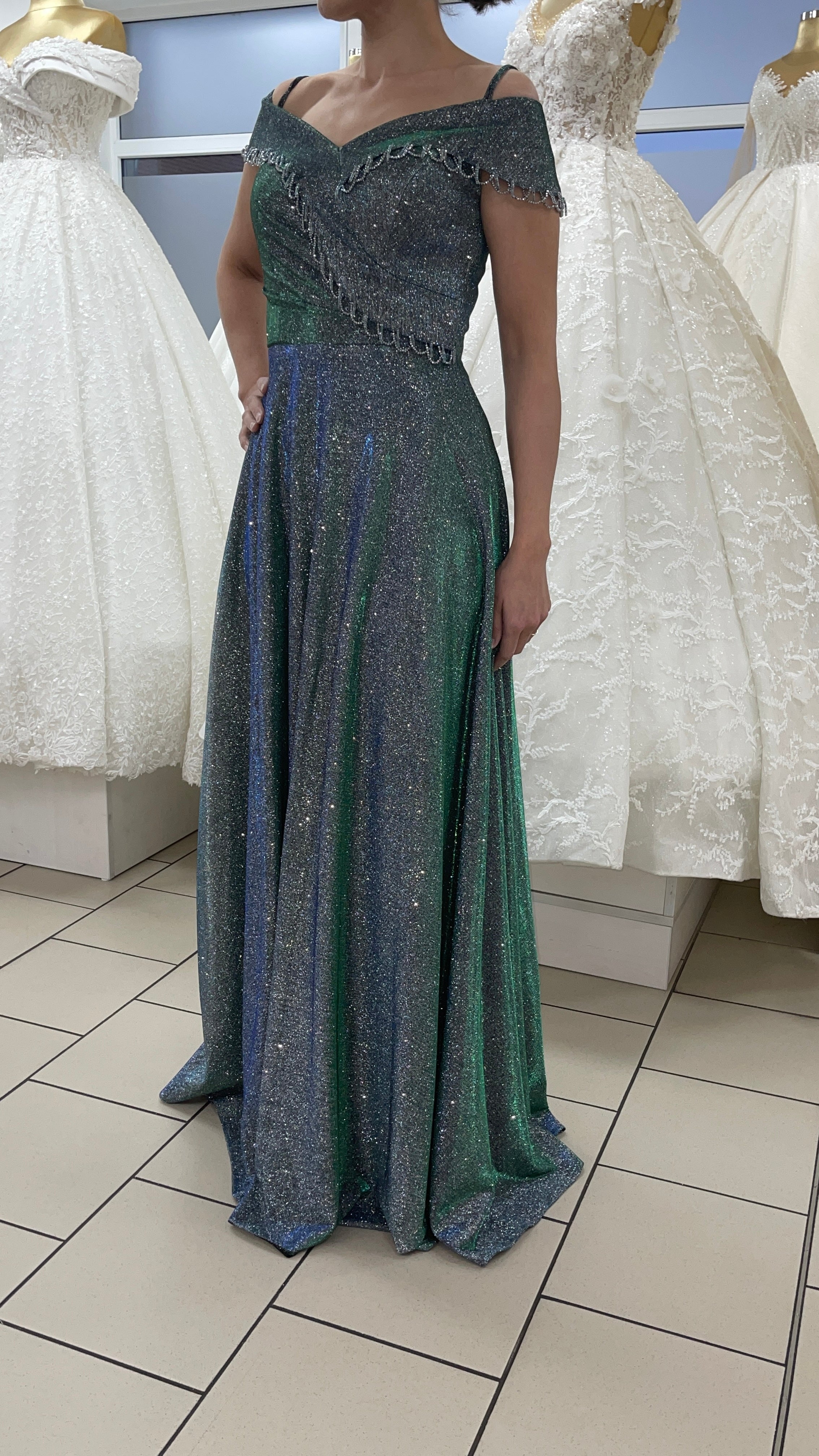 Abendkleid Elegantes Glitzer-Kleid mit Off-Shoulder-Ausschnitt – FK3304 – Ansicht 3 | Lamia Mode