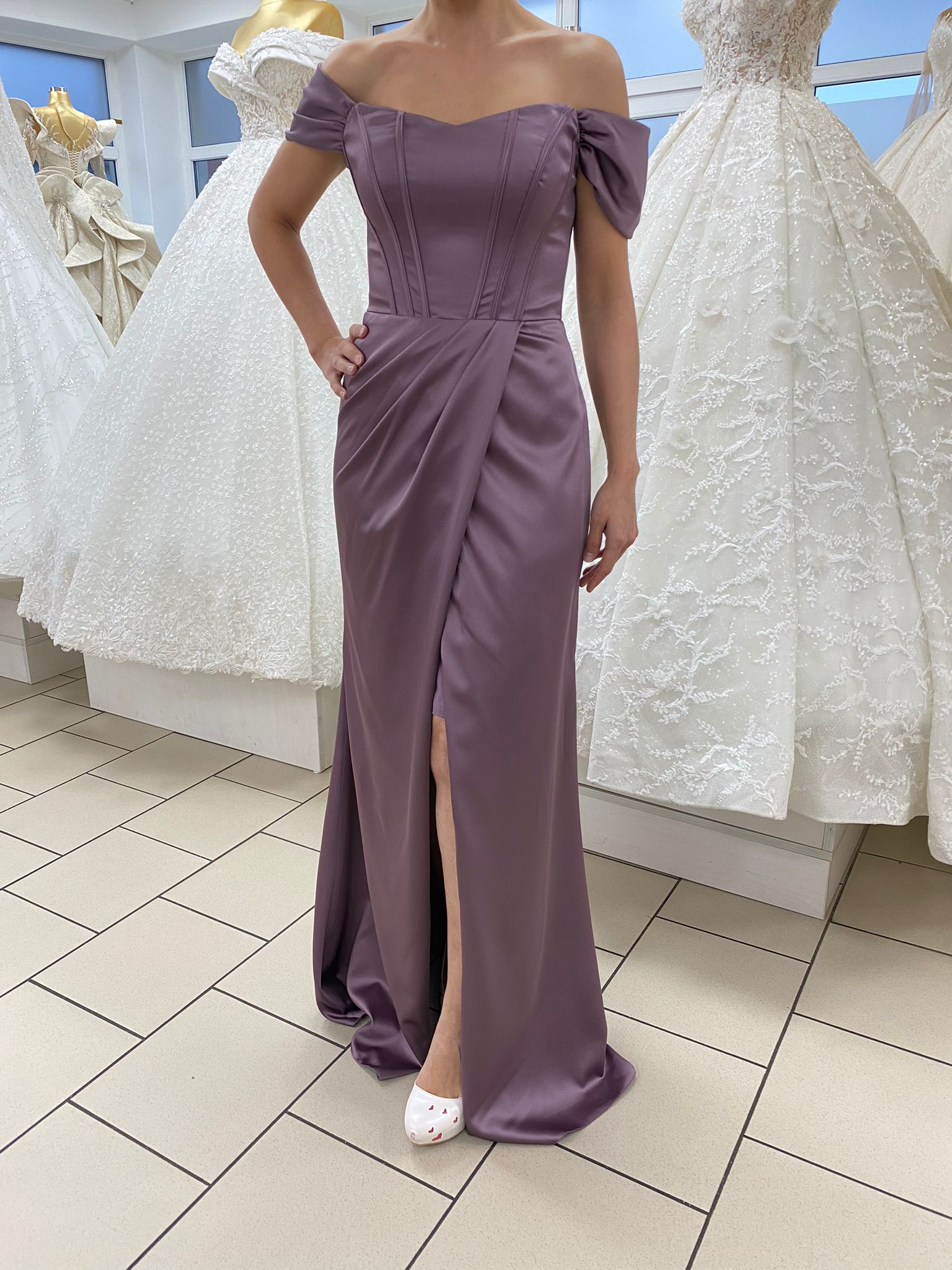 Abendkleid FK4148 – Satin und Beinschlitz in Fuchsia – Ansicht 5 | Lamia Mode