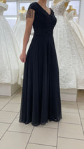 Abendkleid Elegantes Kleid mit Spitzenapplikationen & Perlen – FK3283 in Schwarz – Ansicht 1 | Lamia Mode