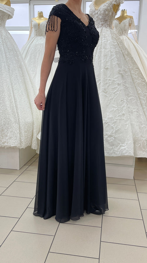 Abendkleid Elegantes Kleid mit Spitzenapplikationen & Perlen – FK3283 in Schwarz – Ansicht 1 | Lamia Mode