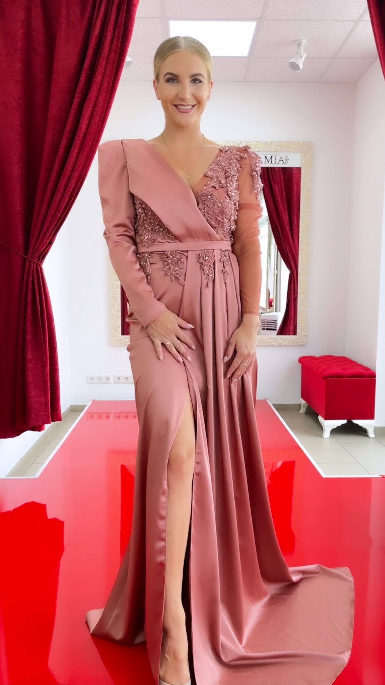 Abendkleid Sidra – Satin und figurbetonte Passform in Zimt – Ansicht 3 | Lamia Mode