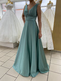 Abendkleid Elegantes Abendkleid mit V-Ausschnitt & A-Linie – FK4108 in Smaragdgrün – Ansicht 1 | Lamia Mode