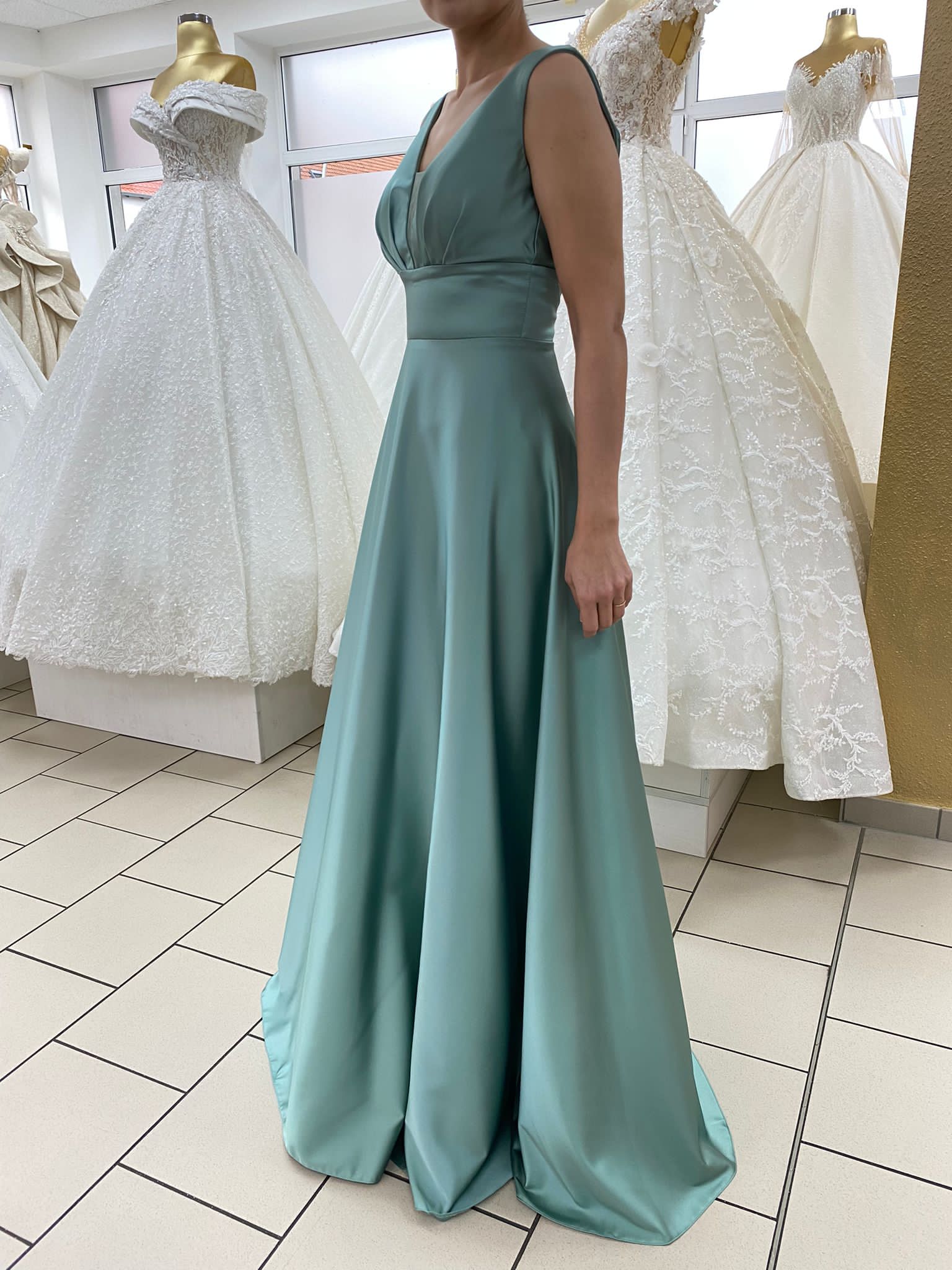 Abendkleid Elegantes Abendkleid mit V-Ausschnitt & A-Linie – FK4108 in Smaragdgrün – Ansicht 2 | Lamia Mode