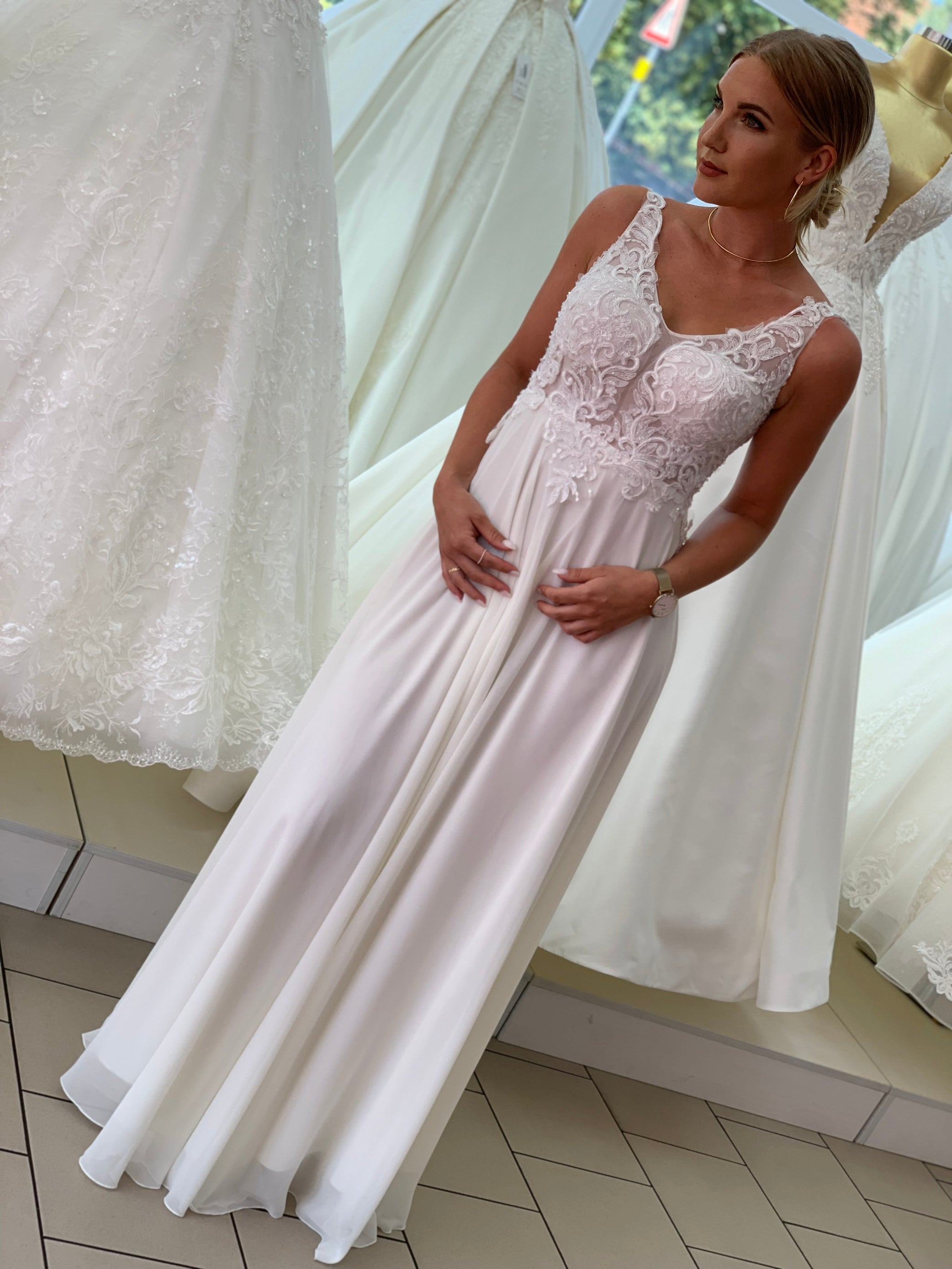 Standesamtkleid FK3258 – Plus Size – Chiffon und Spitze in Creme – Ansicht 1 | Lamia Mode