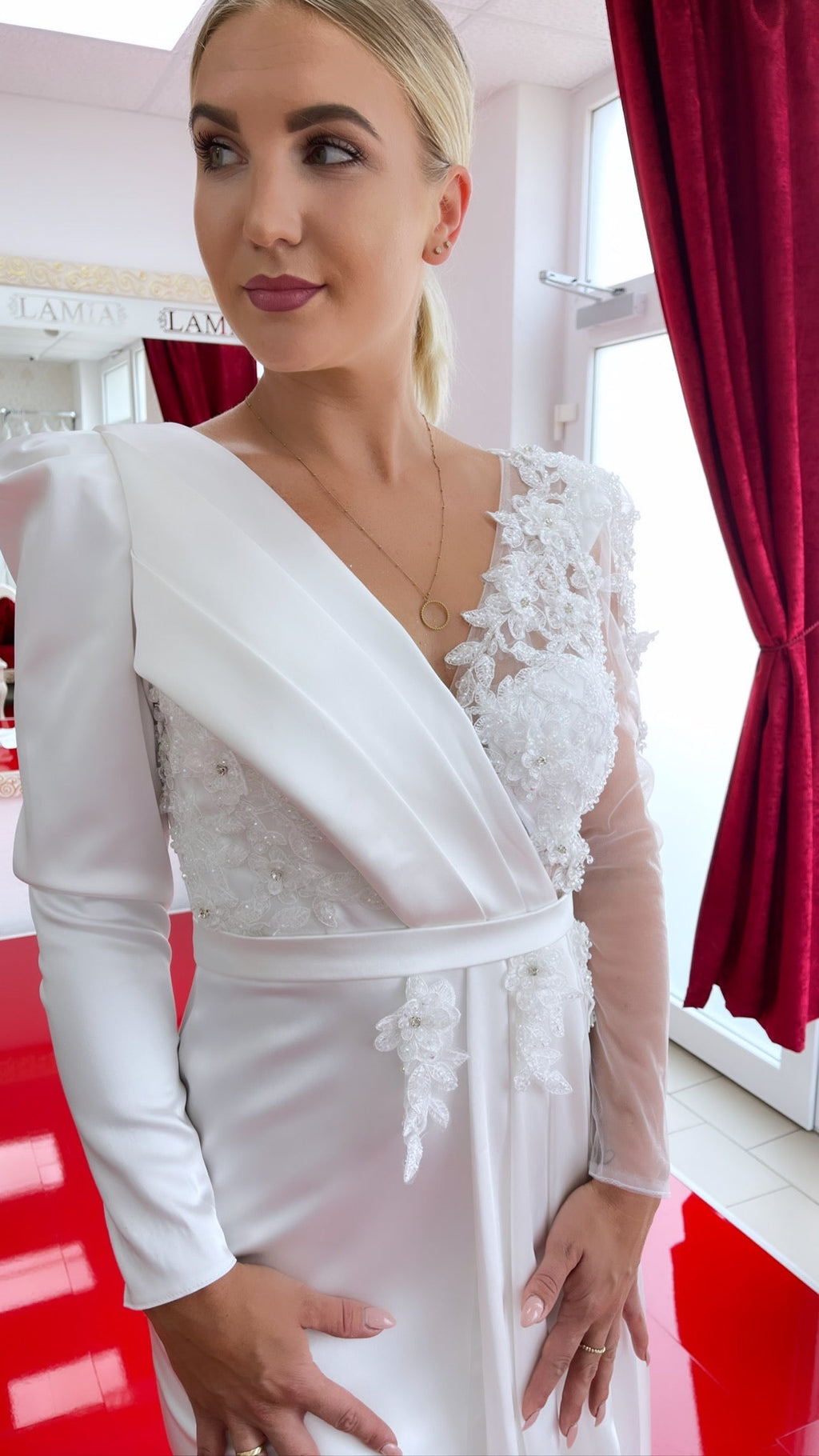 Standesamtkleid Sidra – Satin und Spitze in Ivory – Ansicht 2 | Lamia Mode