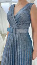 Abendkleid Plissiertes Abendkleid mit V-Ausschnitt und Gürtel FK3501 – Ansicht 5 | Lamia Mode