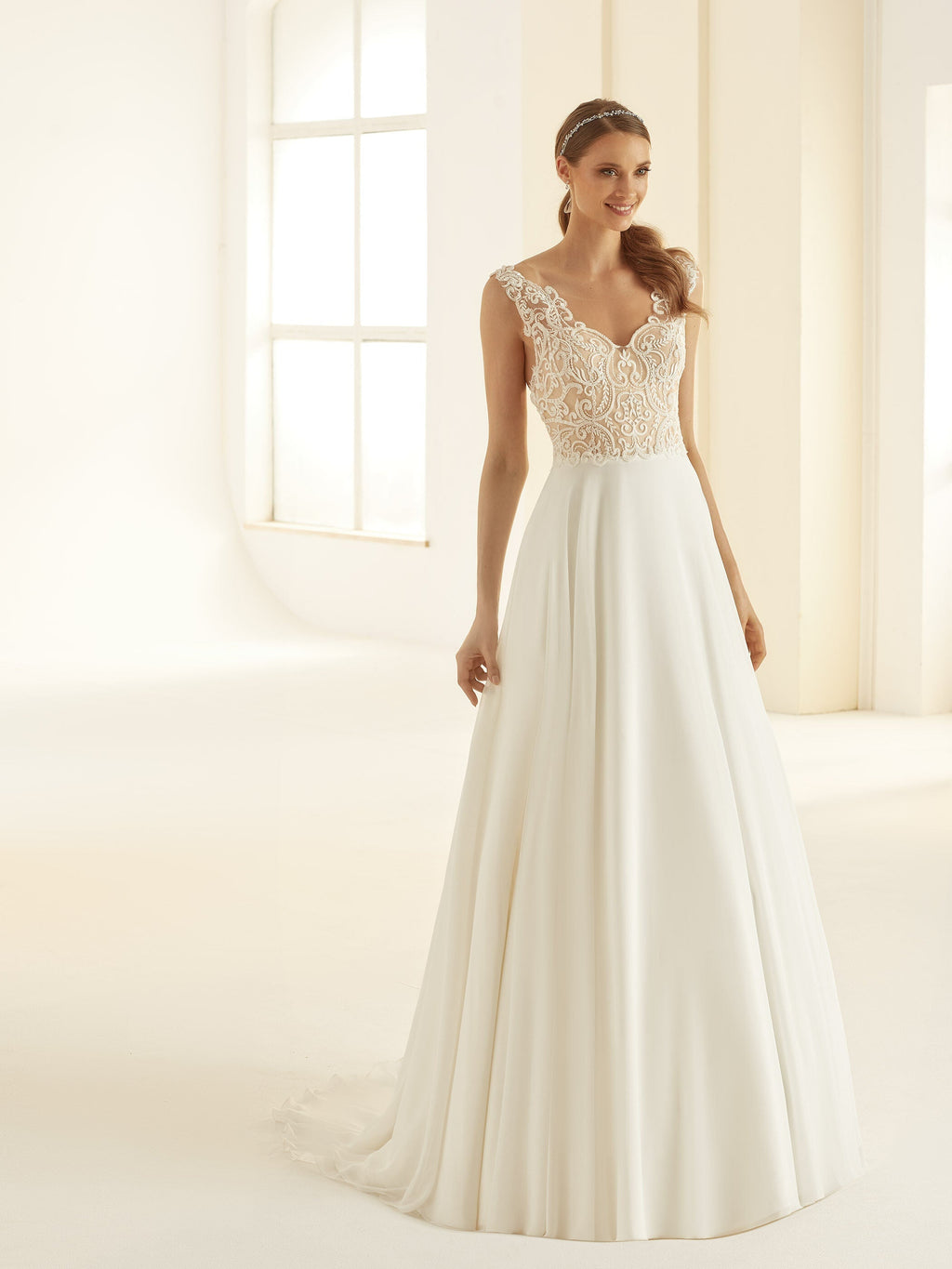 Brautkleid Pandora – Chiffon und Spitze – Ansicht 4 | Lamia Mode