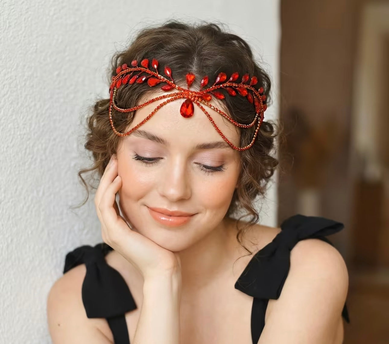 Stirnschmuck Rot – Blätter mit drapierten Strassketten | Lamia Mode