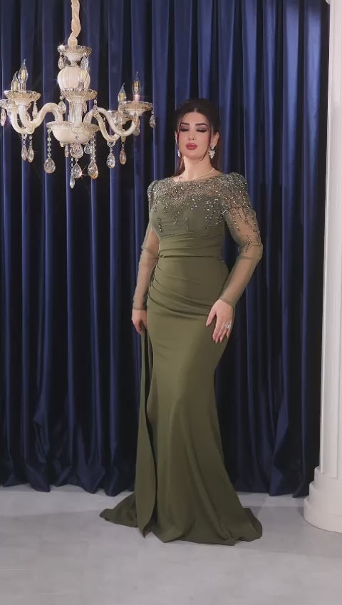 Abendkleid Arlinda – Beinschlitz und Schleppe