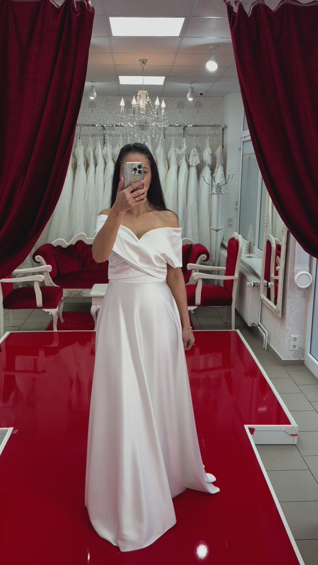 Standesamtkleid M137 – Satin und Carmen-Ausschnitt