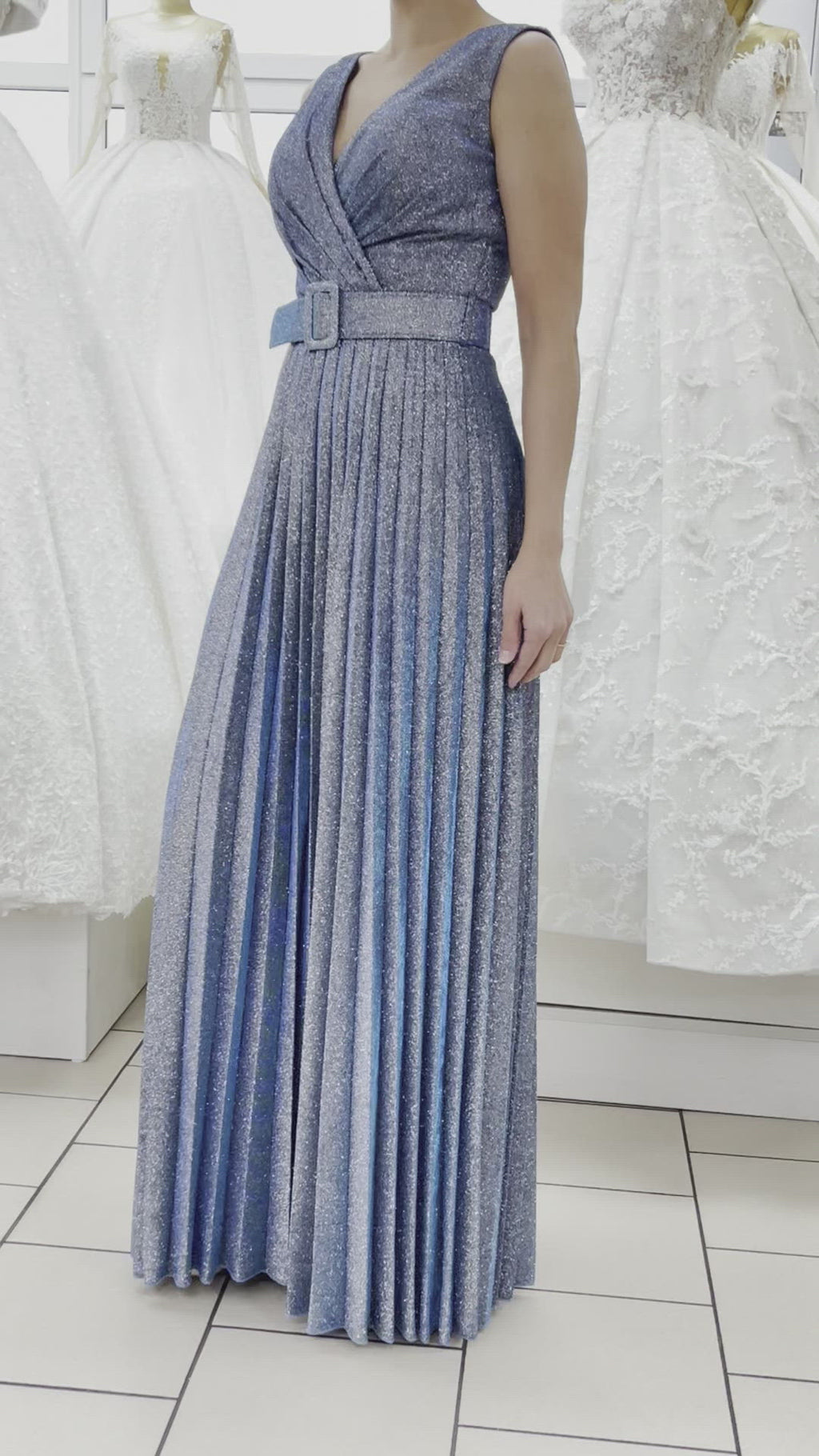 Abendkleid Plissiertes Abendkleid mit V-Ausschnitt und Gürtel FK3501