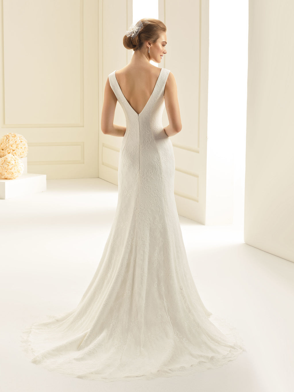 Brautkleid Elena – Satin und Spitze in Creme – Ansicht 3 | Lamia Mode