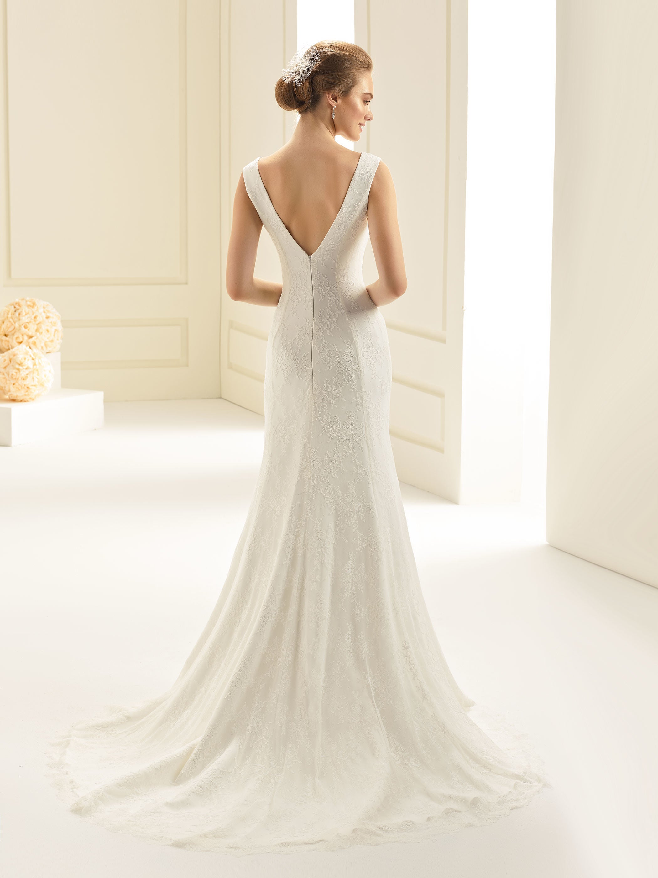 Brautkleid Elena – Satin und Spitze in Creme – Ansicht 3 | Lamia Mode
