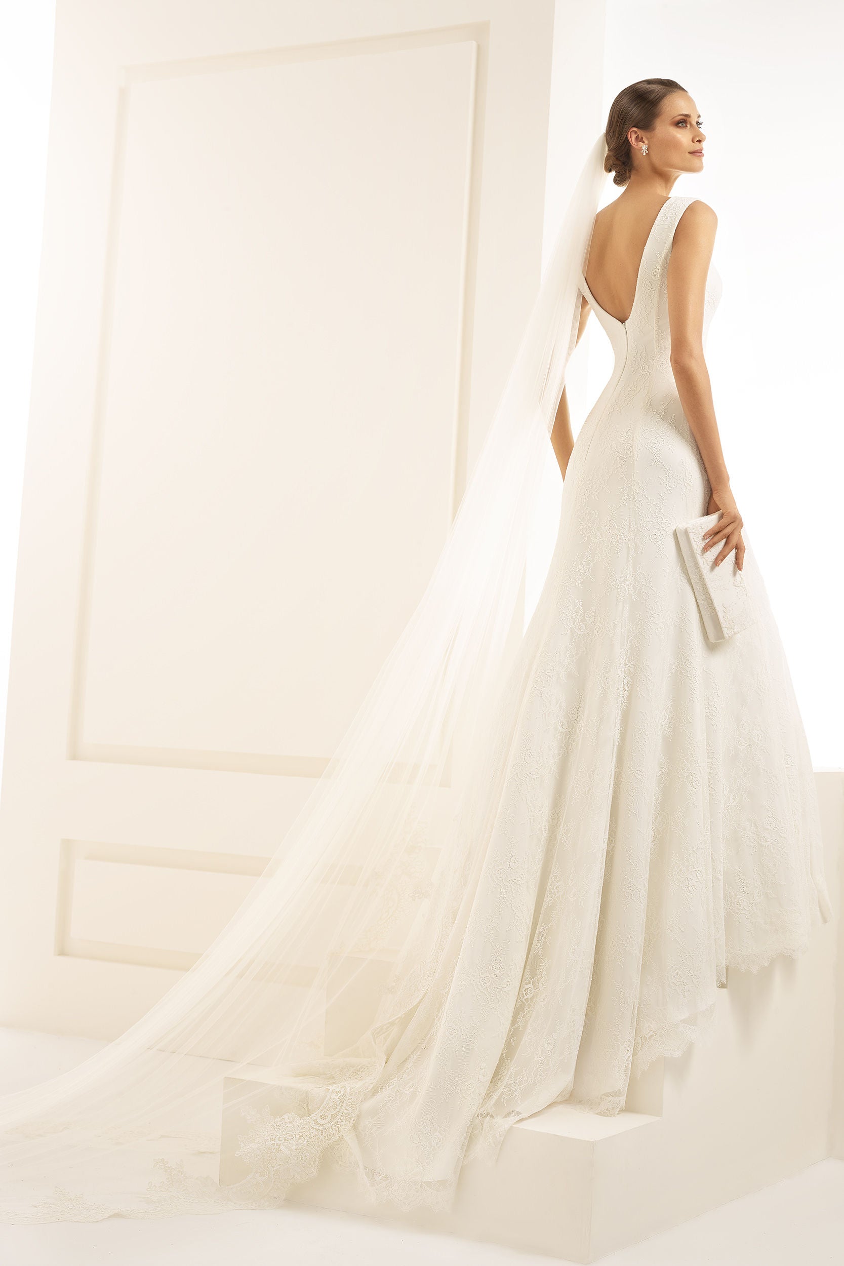 Brautkleid Elena – Satin und Spitze – Ansicht 4 | Lamia Mode