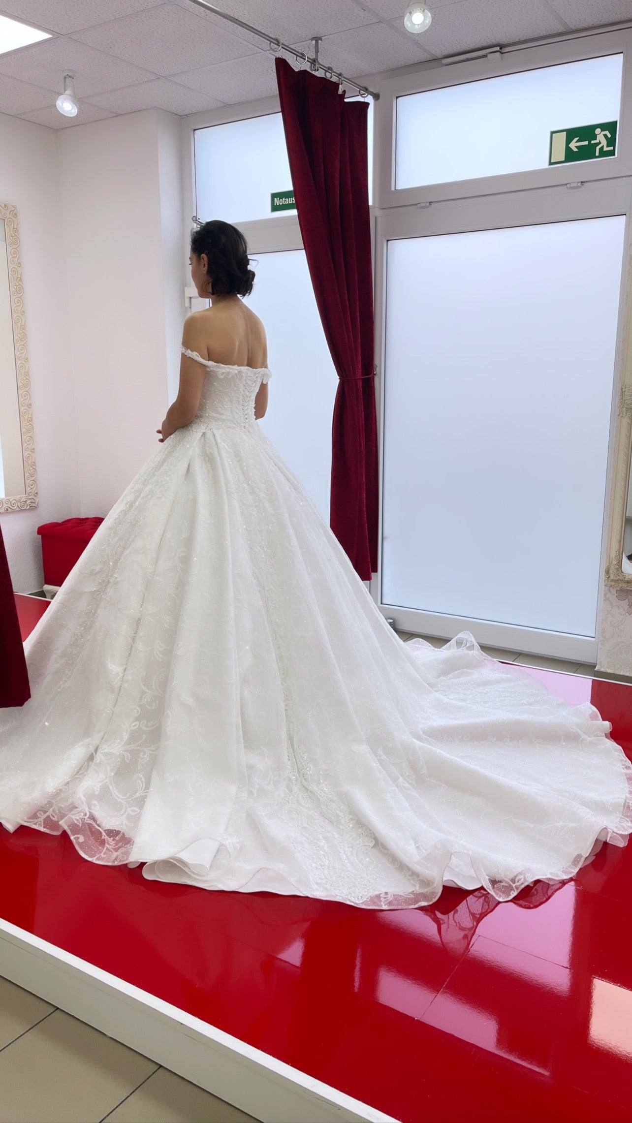 Brautkleid Veronika – Ansicht 2 | Lamia Mode