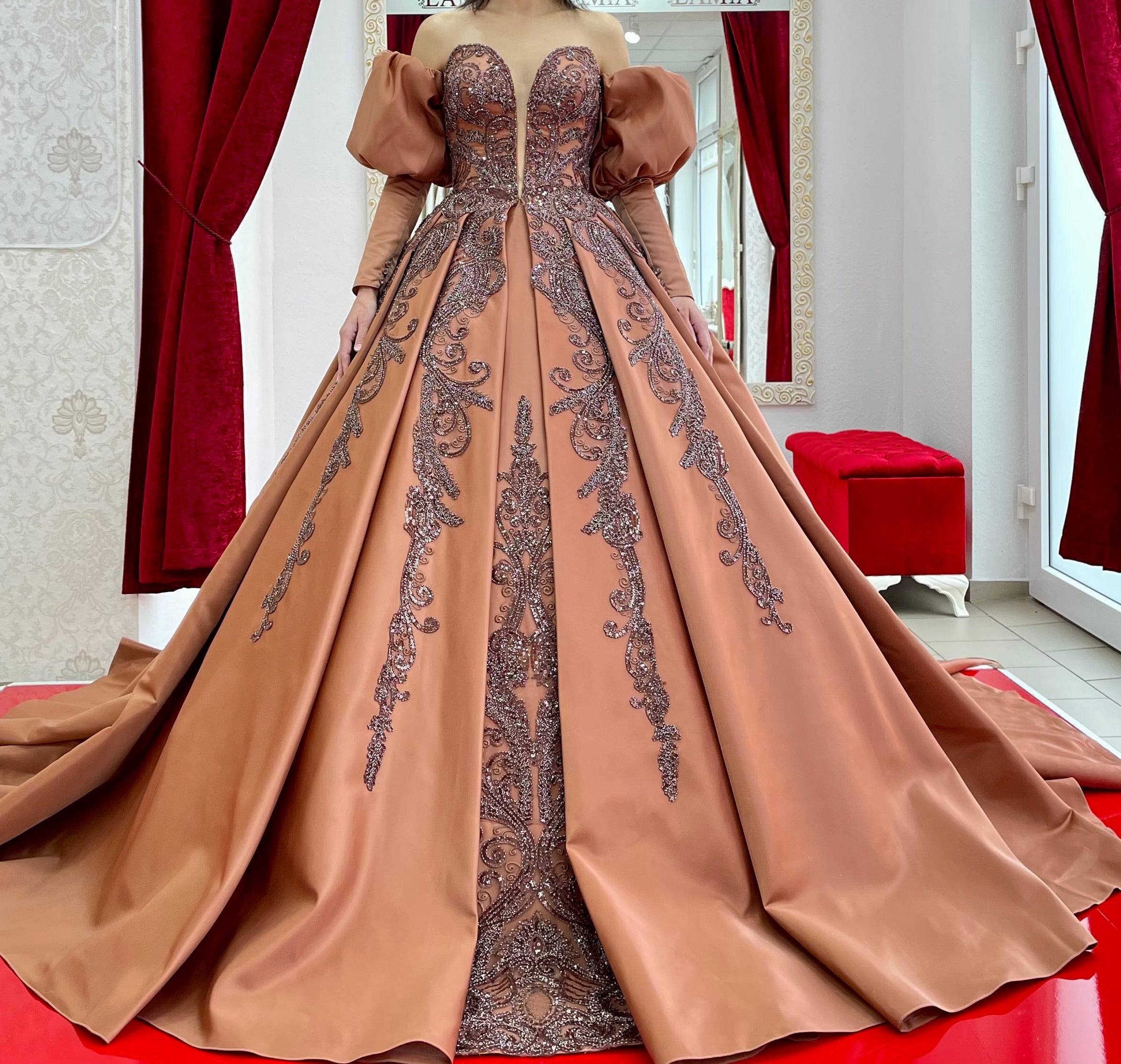 Ballkleid Müge – Corsagen-Oberteil und Schleppe – Ansicht 2 | Lamia Mode