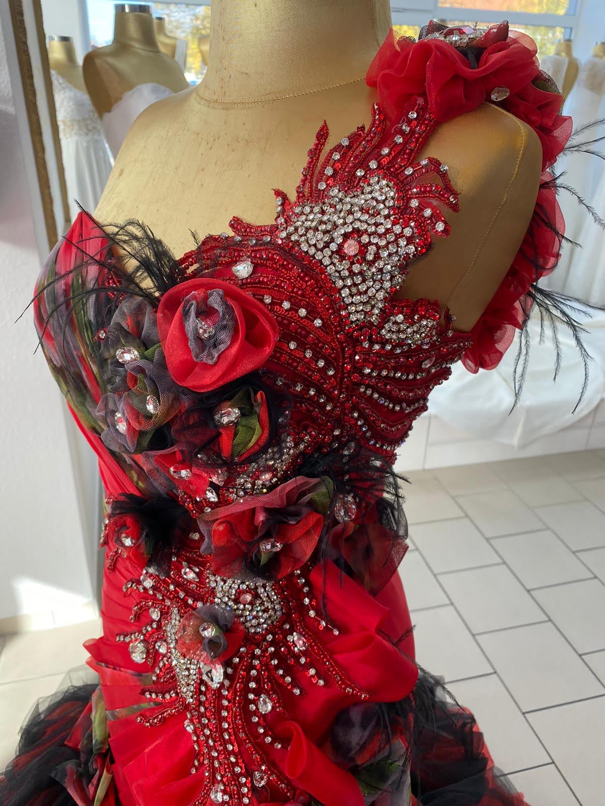 Ballkleid Pin51 – Tüll und figurbetonte Passform – Ansicht 4 | Lamia Mode