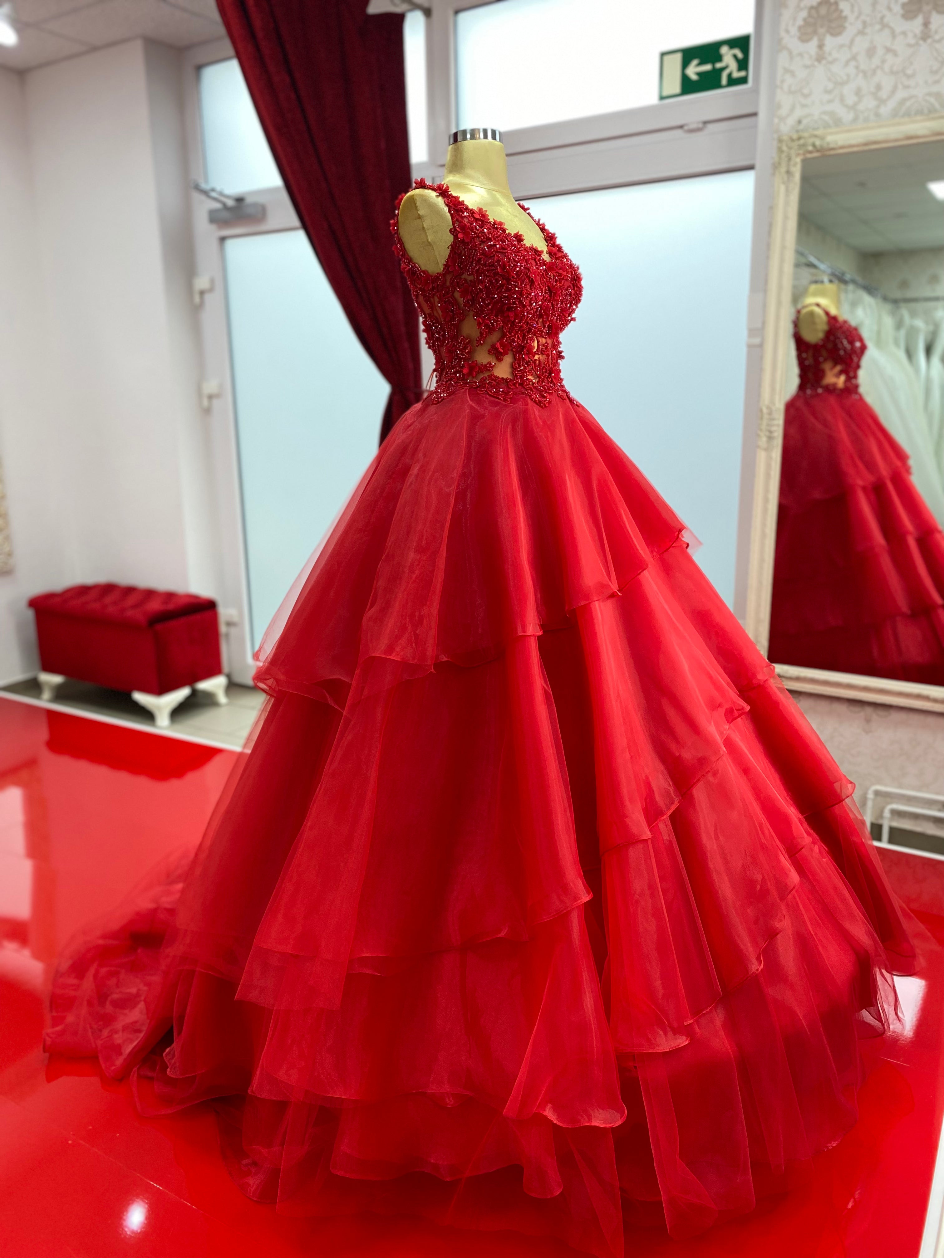 Ballkleid Perla – Satin und Corsagen-Oberteil in Rot – Ansicht 1 | Lamia Mode